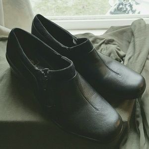 NWOB CLARK'S "SHOOTIE"  SIZE 8 1/2